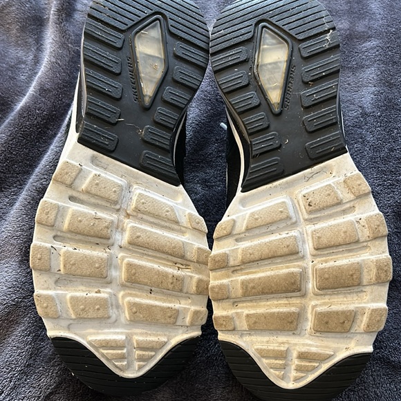 Skechers Air black and white size 9 worn a handful of times. - Picture 4 of 5